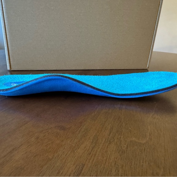 Munro Woman’s Blue Suede Lace Up Sneakers size 9W Flaw on Heel - Picture 10 of 10